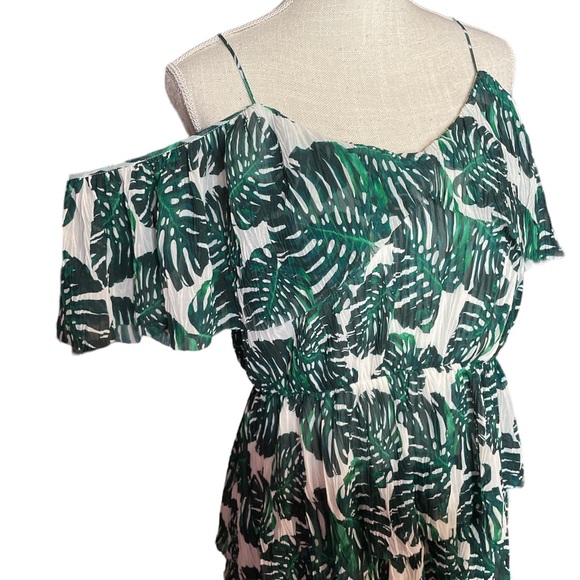 Banana Republic Dresses & Skirts - Banana Republic Limited Edition Tropical Leaf Layered Cold Shoulder MIDI Dress